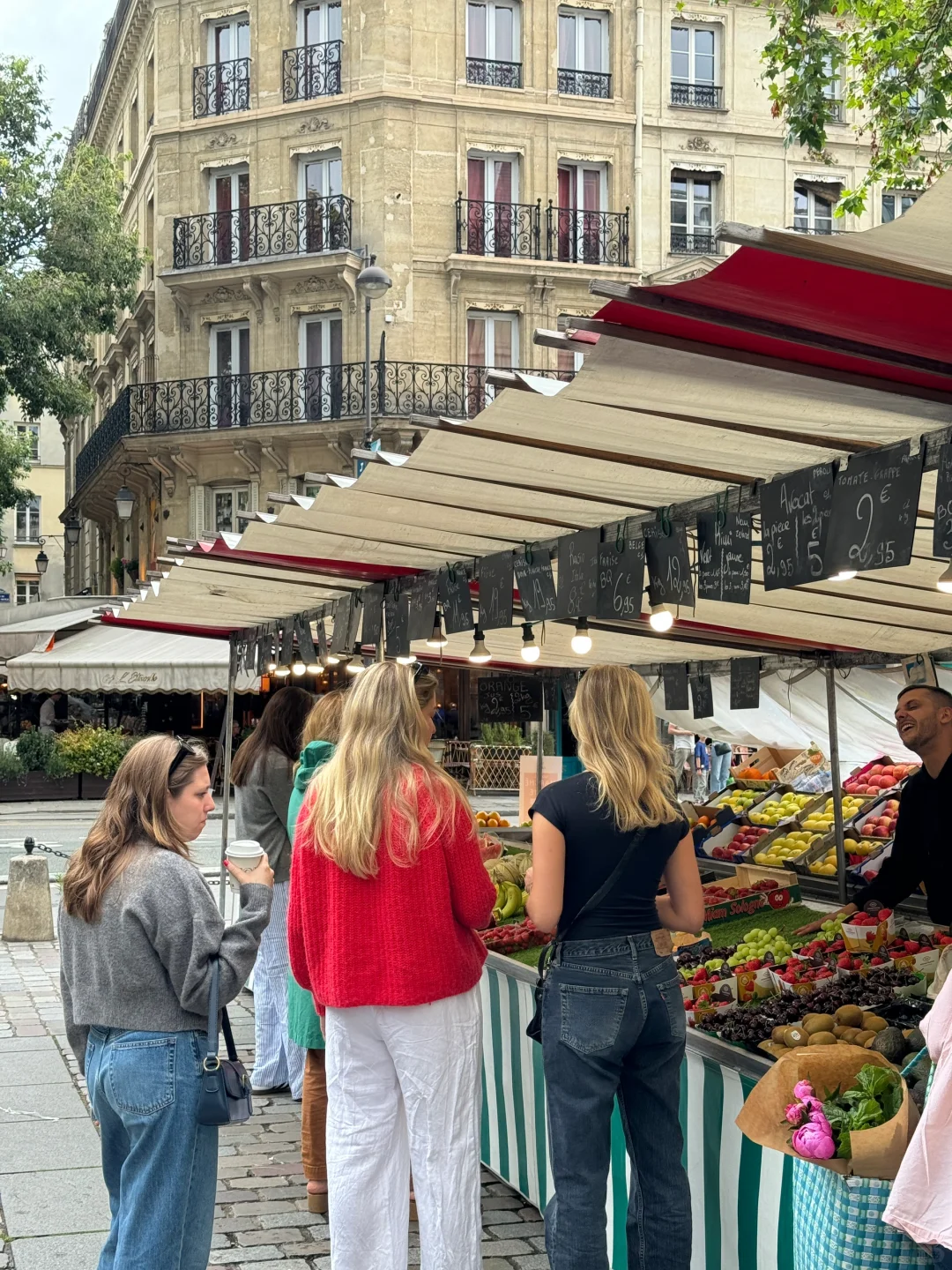 Oh my gosh 😅, check out the real French market.