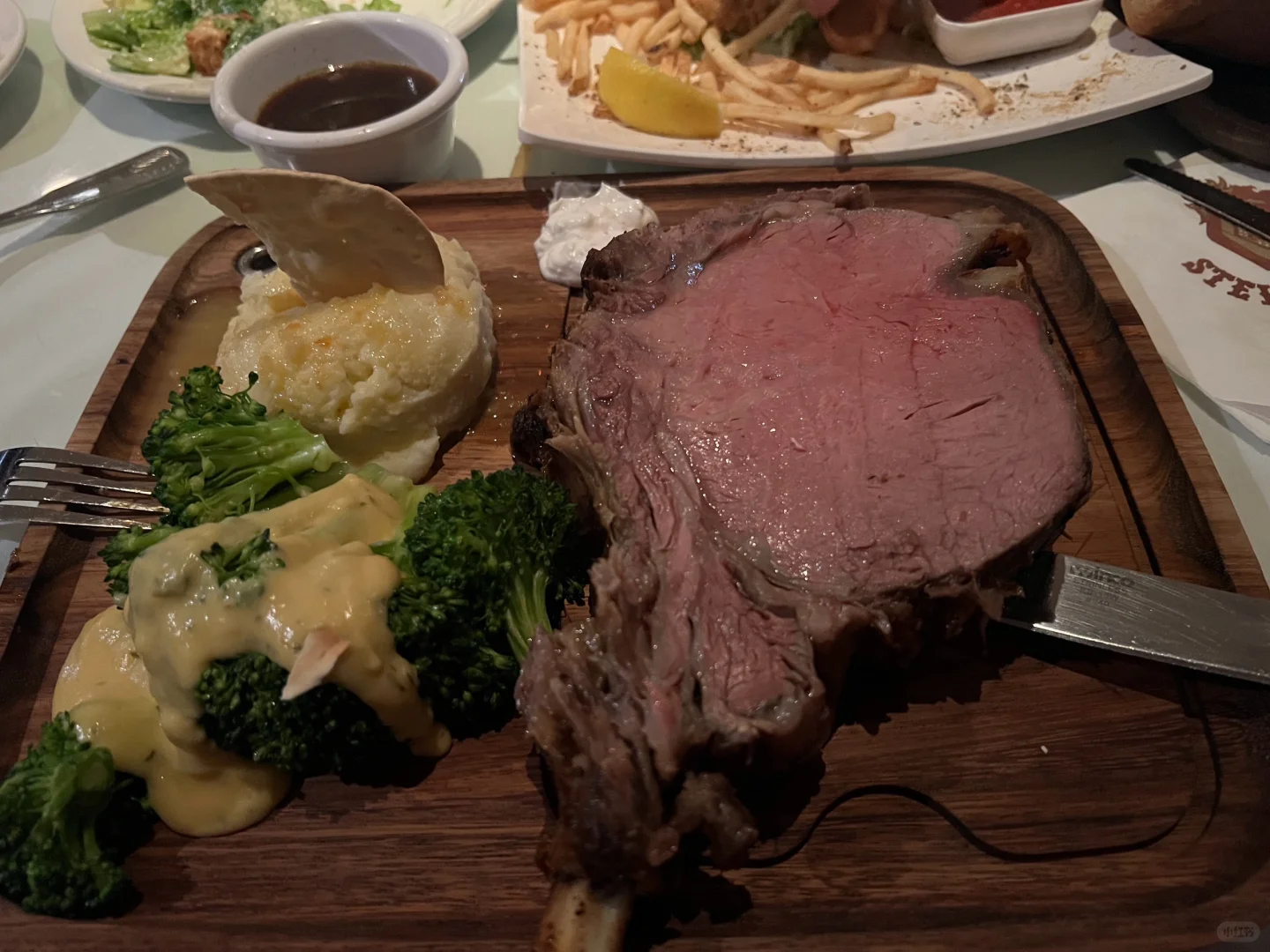 Los Angeles' Steven's Steak House: The Place for Big Portions on a Budget