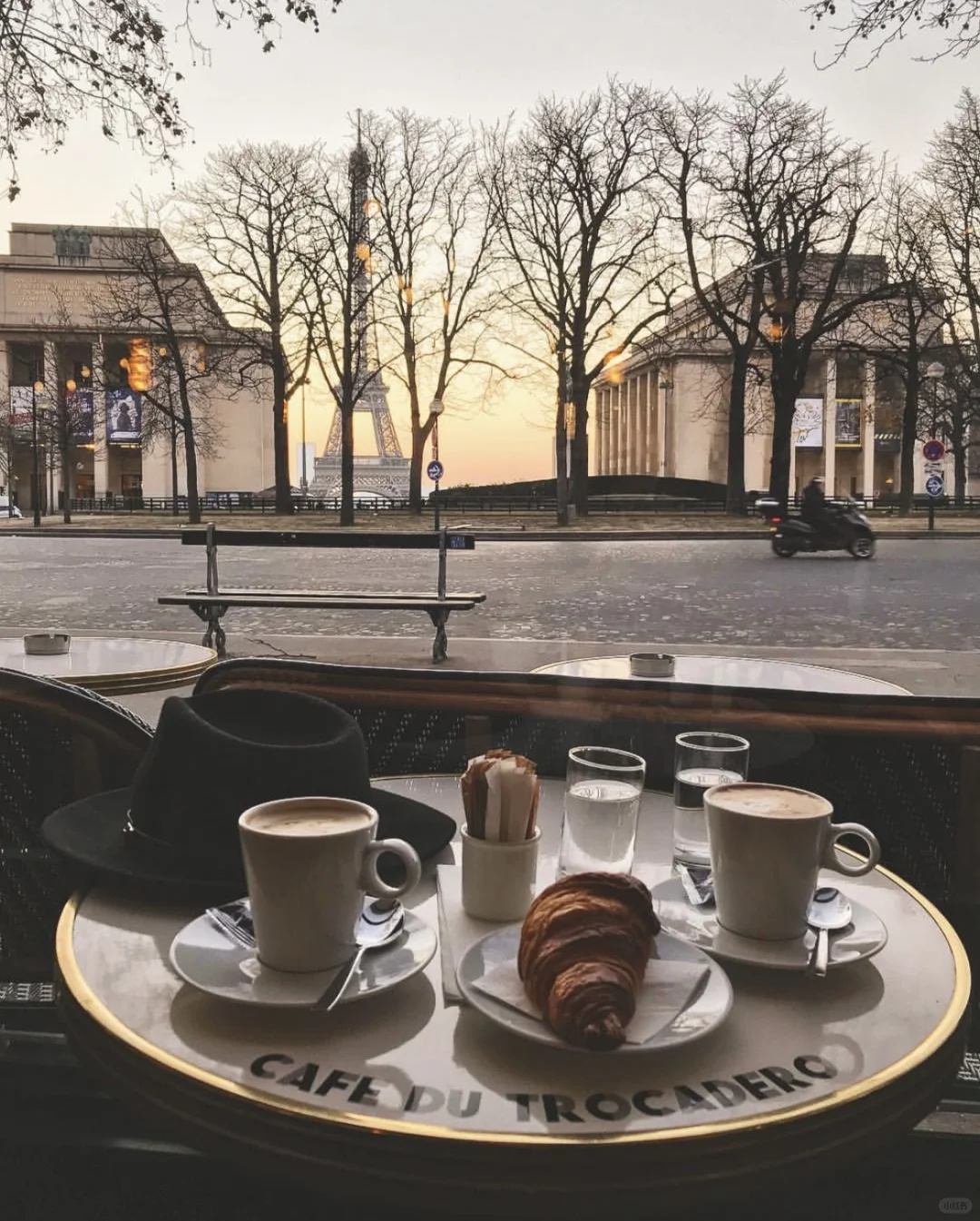 Paris | Cafés and Restaurants with Eiffel Tower Views