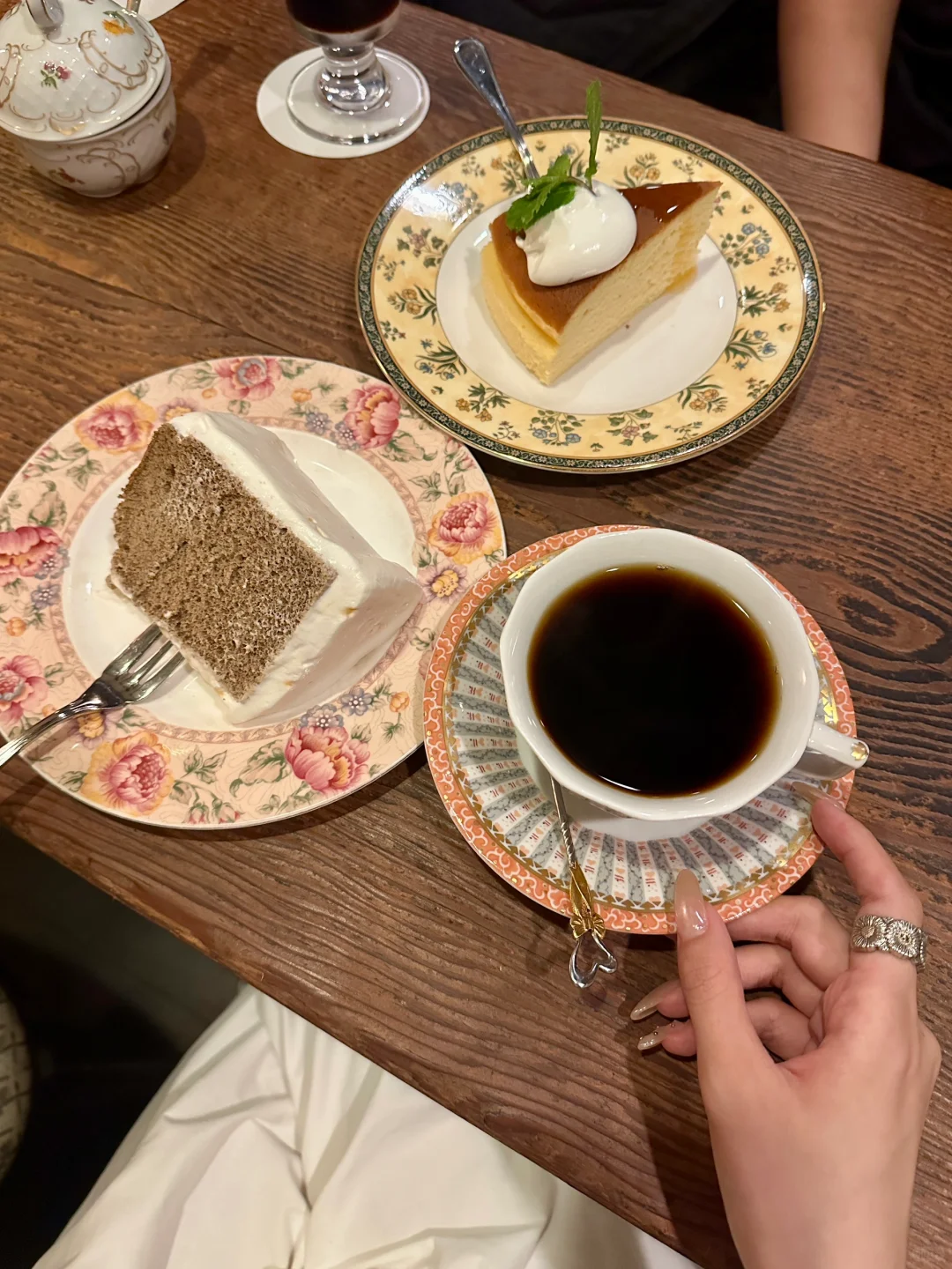 Here are some chic cafés in Tokyo 🍰