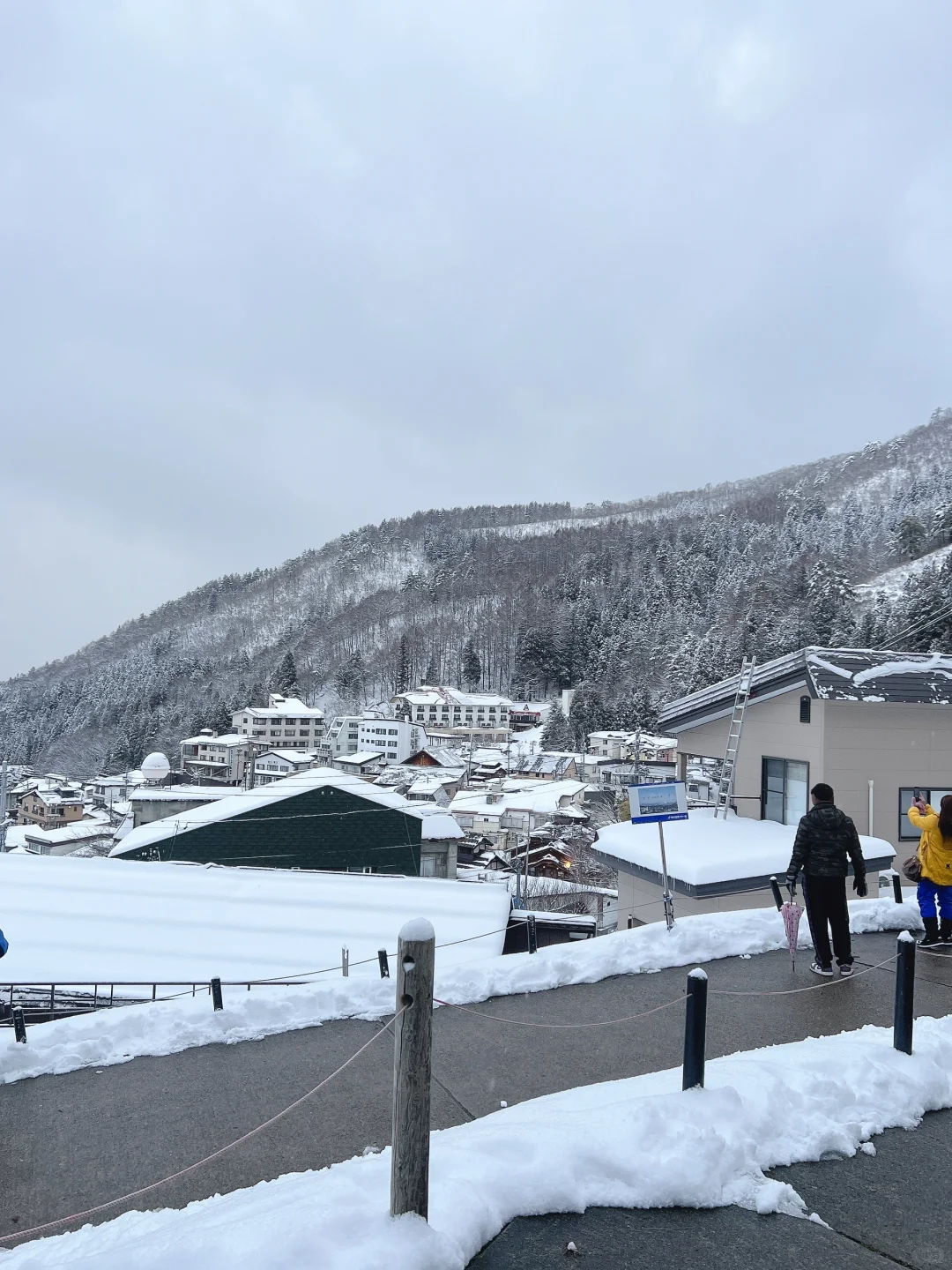 🇯🇵 Hidden Gem: A Century-Old Ski Resort ⛷️ and Hot Springs in a Quaint Village
