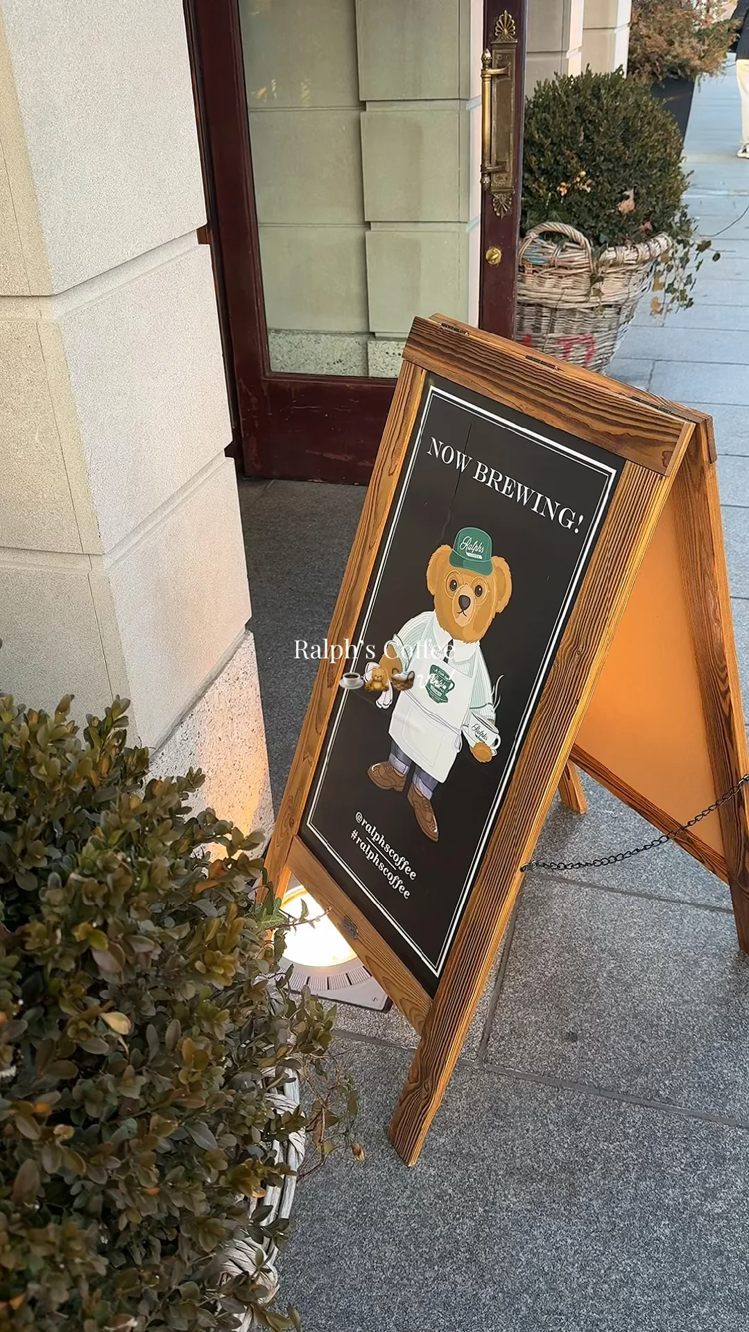 "Check-in at Ralph Lauren Café 🧸"