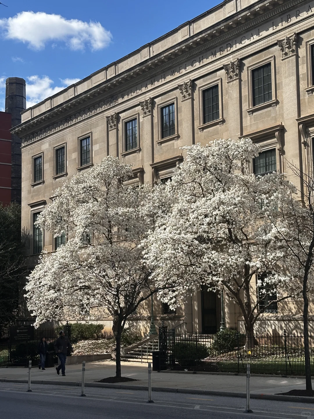 【Sublease】Convenient JHU Commute! Spacious Room with Private Bath + Large Living Room｜Little Europe