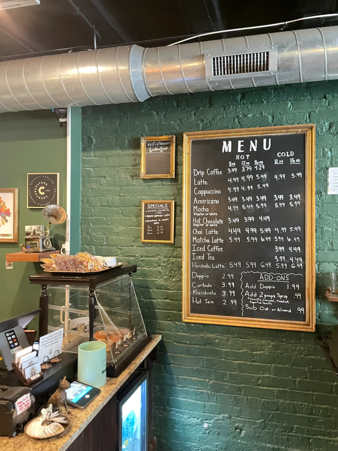 Check-in at Lincoln Dog Café in Chicago for a Study Session with Your Pup