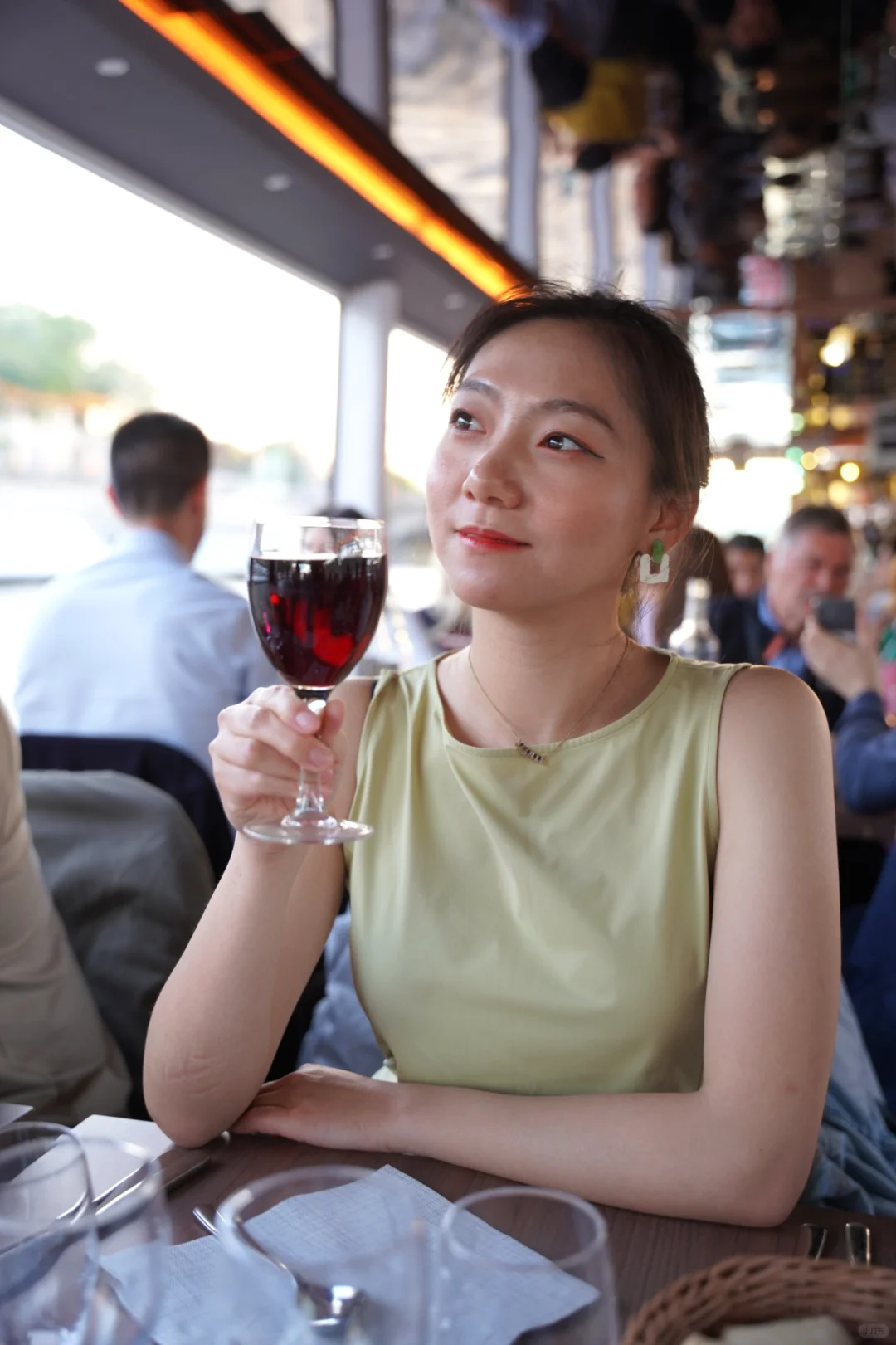 Romantic Seine River Cruise Dinner in Paris 🥂🍴 Just €30 Per Person