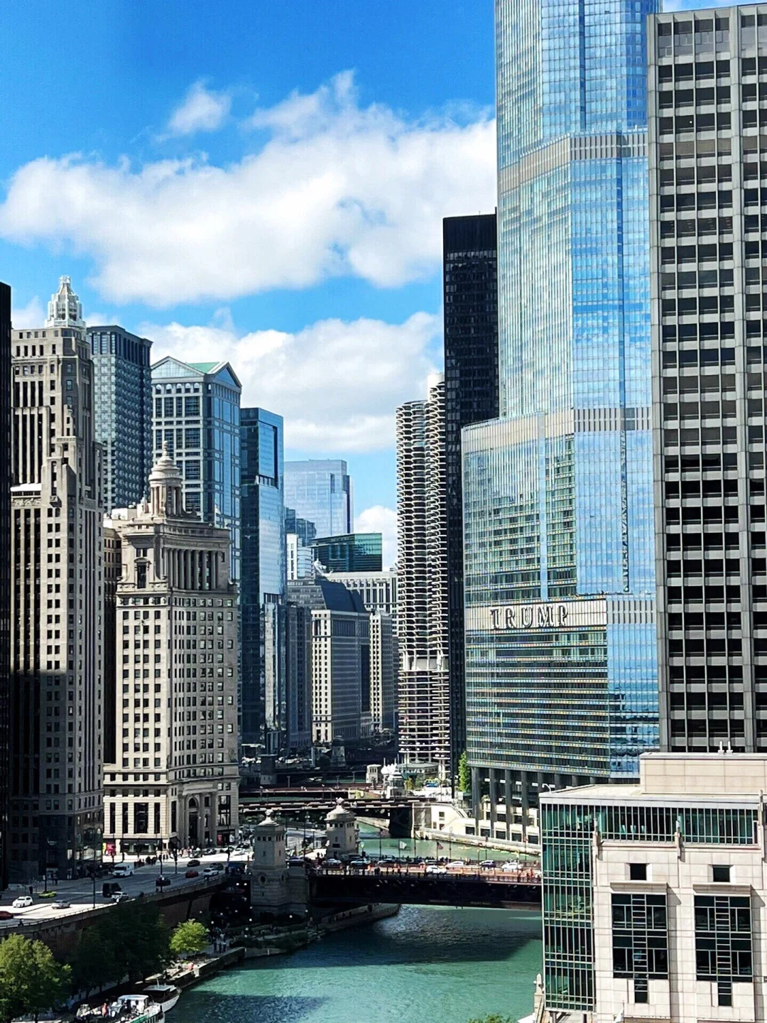 "Stop Overthinking! Stay at These Hotels in Chicago 🏨—Your Ultimate Money-Saving Hack"