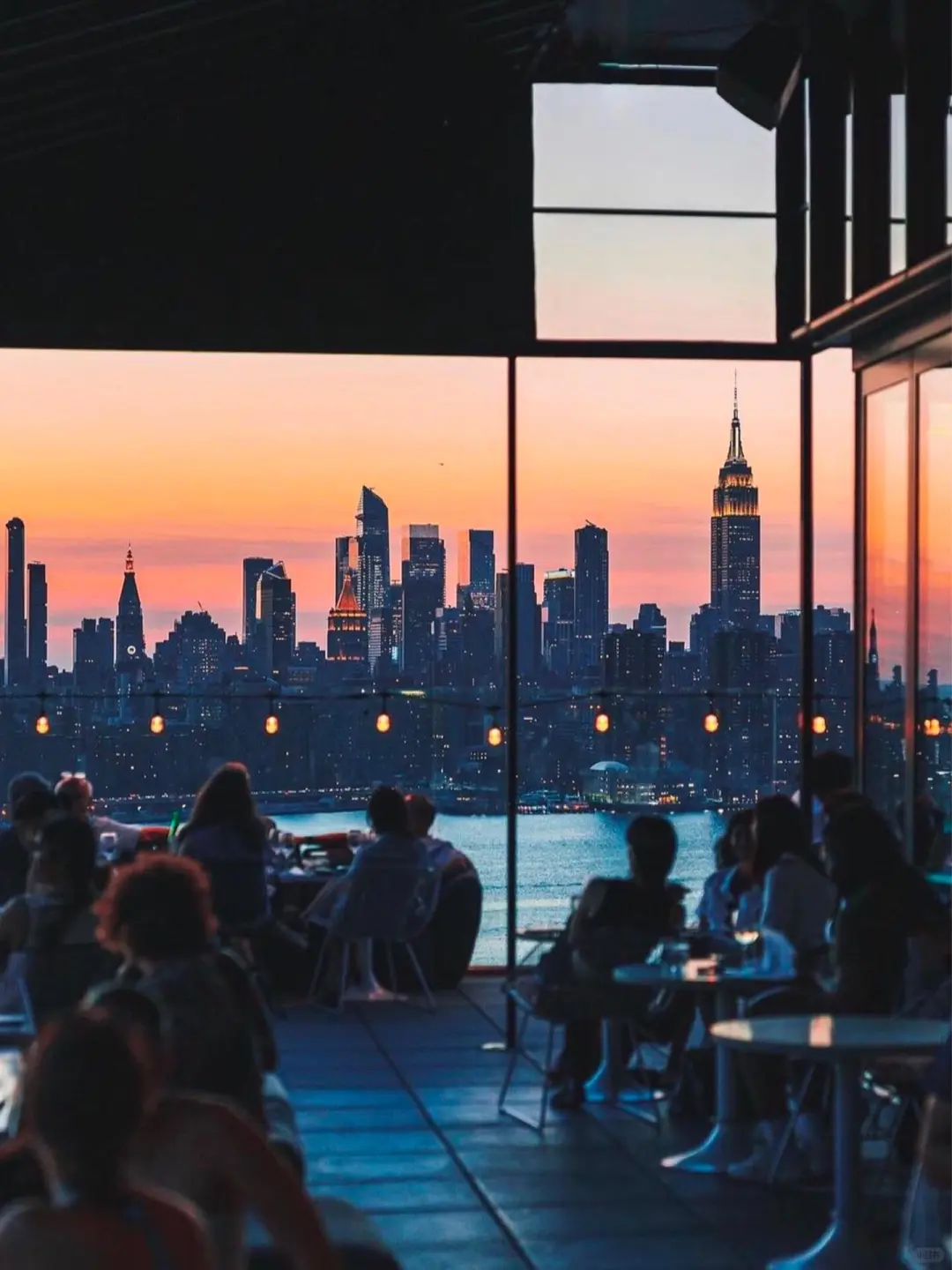 New York Hidden Gem🇺🇸 This Rooftop Bar’s View Has No Rival