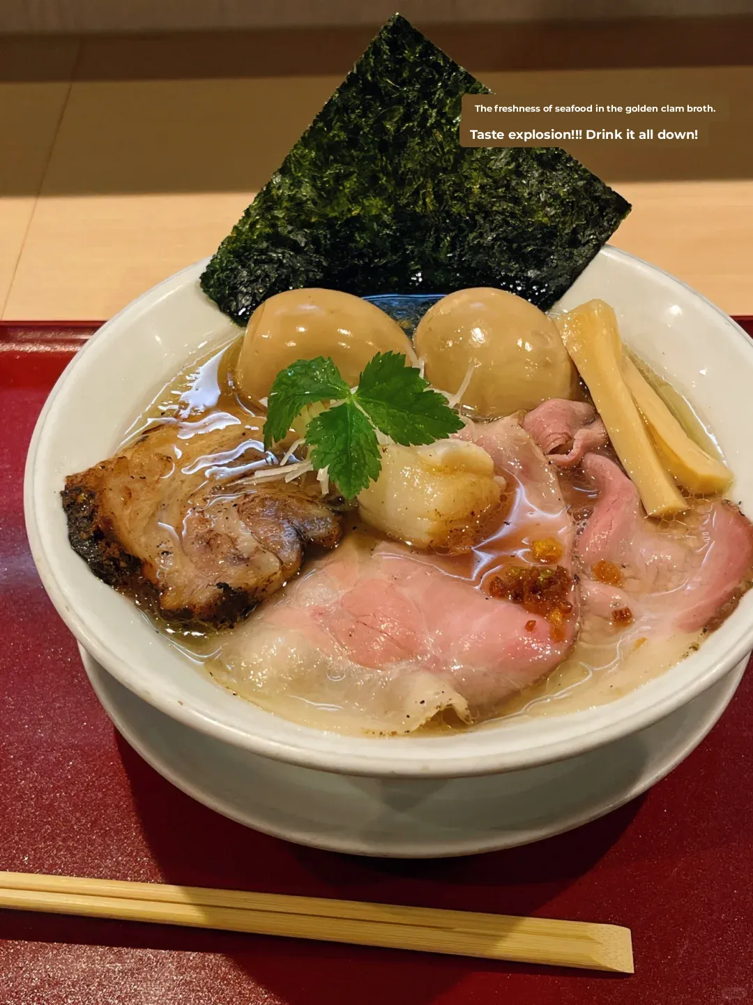 Arrived in Osaka! This bowl of golden shellfish broth ramen 🍜 is a triple-threat to the brain!
