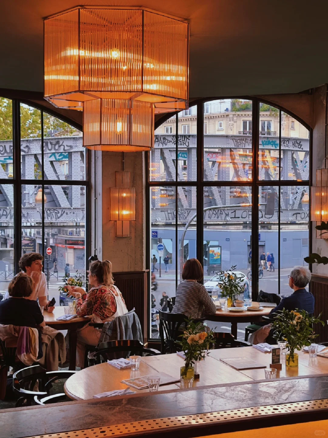 Local Parisian's Date Spot: Dreamy Street Views for Just €20 Per Person!