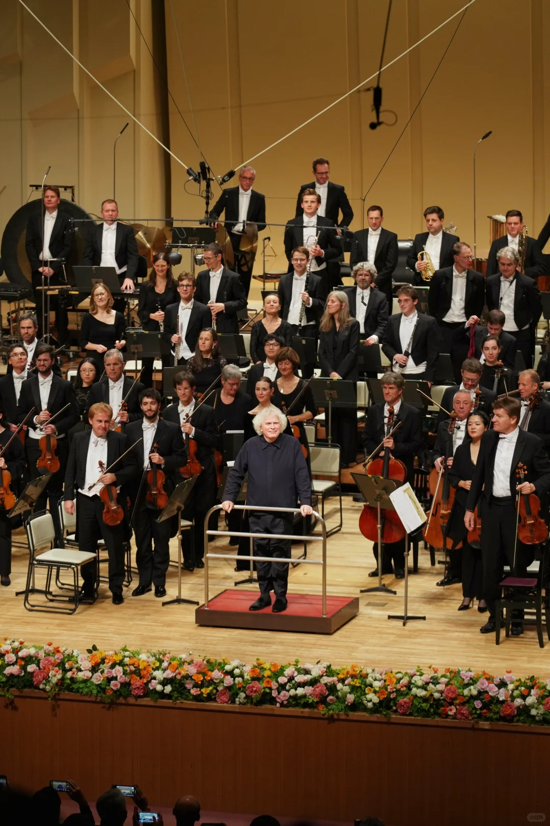 "Sir Simon Rattle and the BRSO Perform Mahler's Symphony No. 7 at NHK Hall"