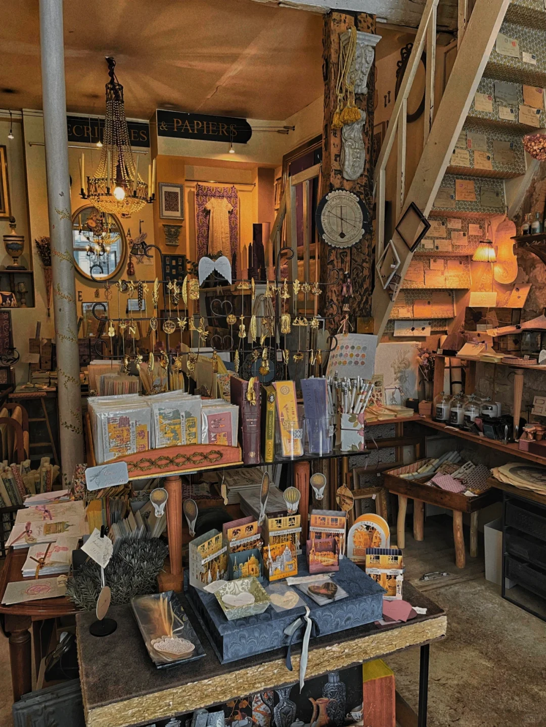 This Hidden Alley in Paris Leads to a Stationery Shop Straight Out of a Magical World!!