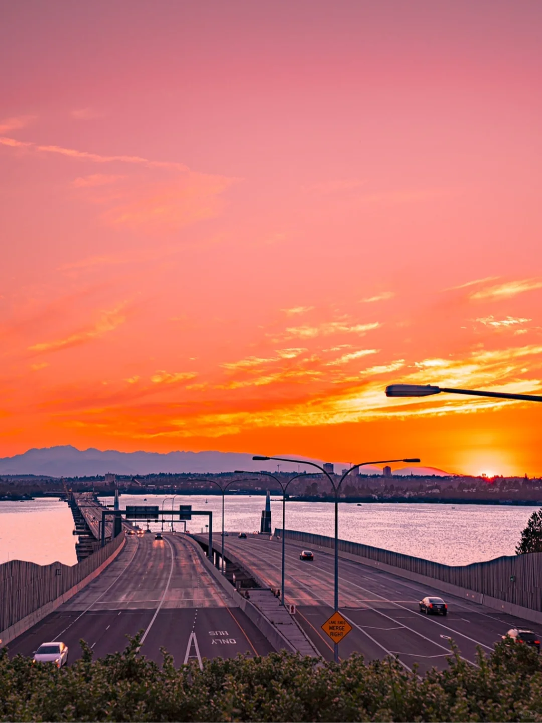 Seattle's 520 Bridge: Hidden Gem for Sunset and Night Views