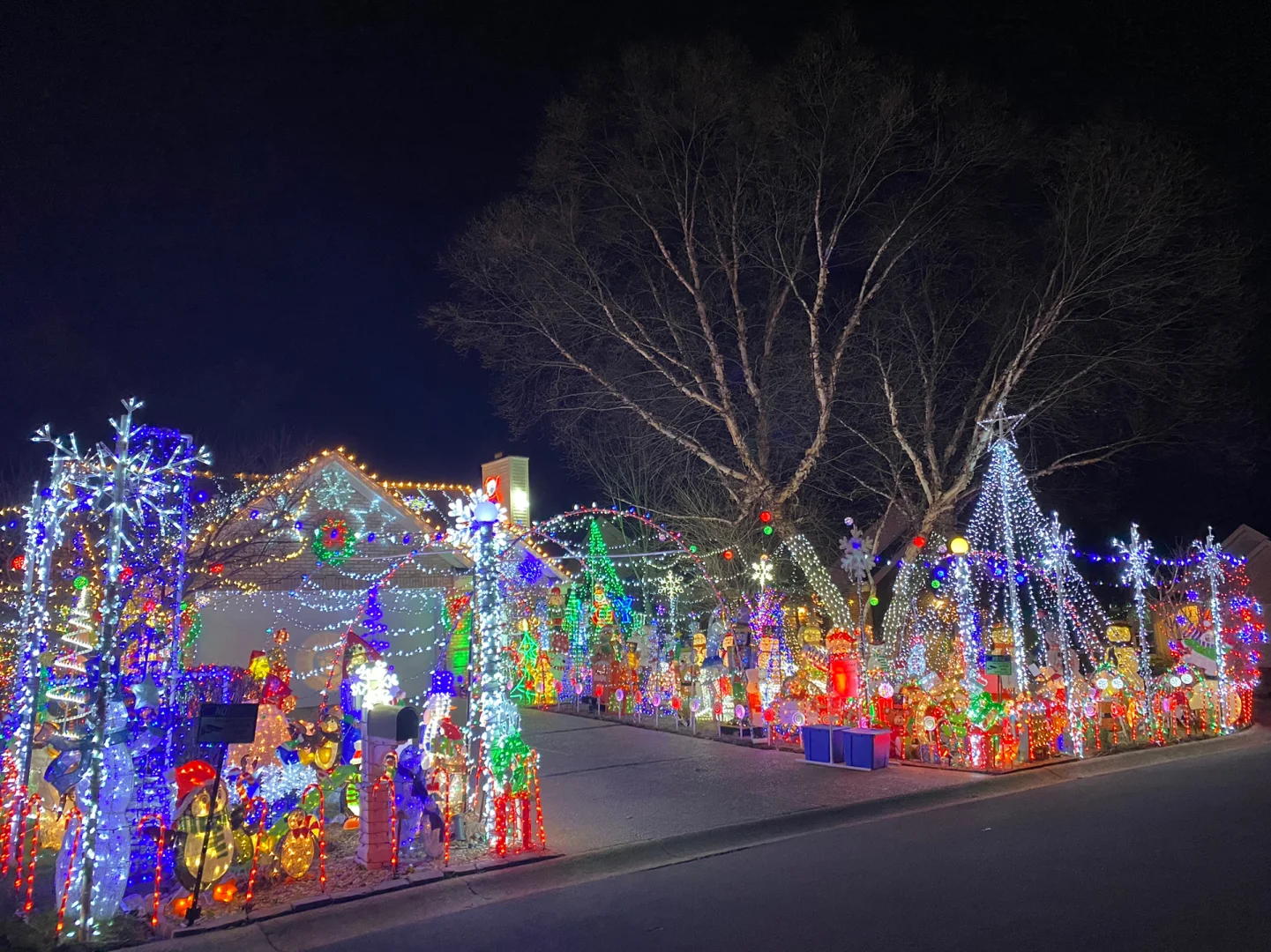 The Best Christmas Decorations in Louisville's Jtown