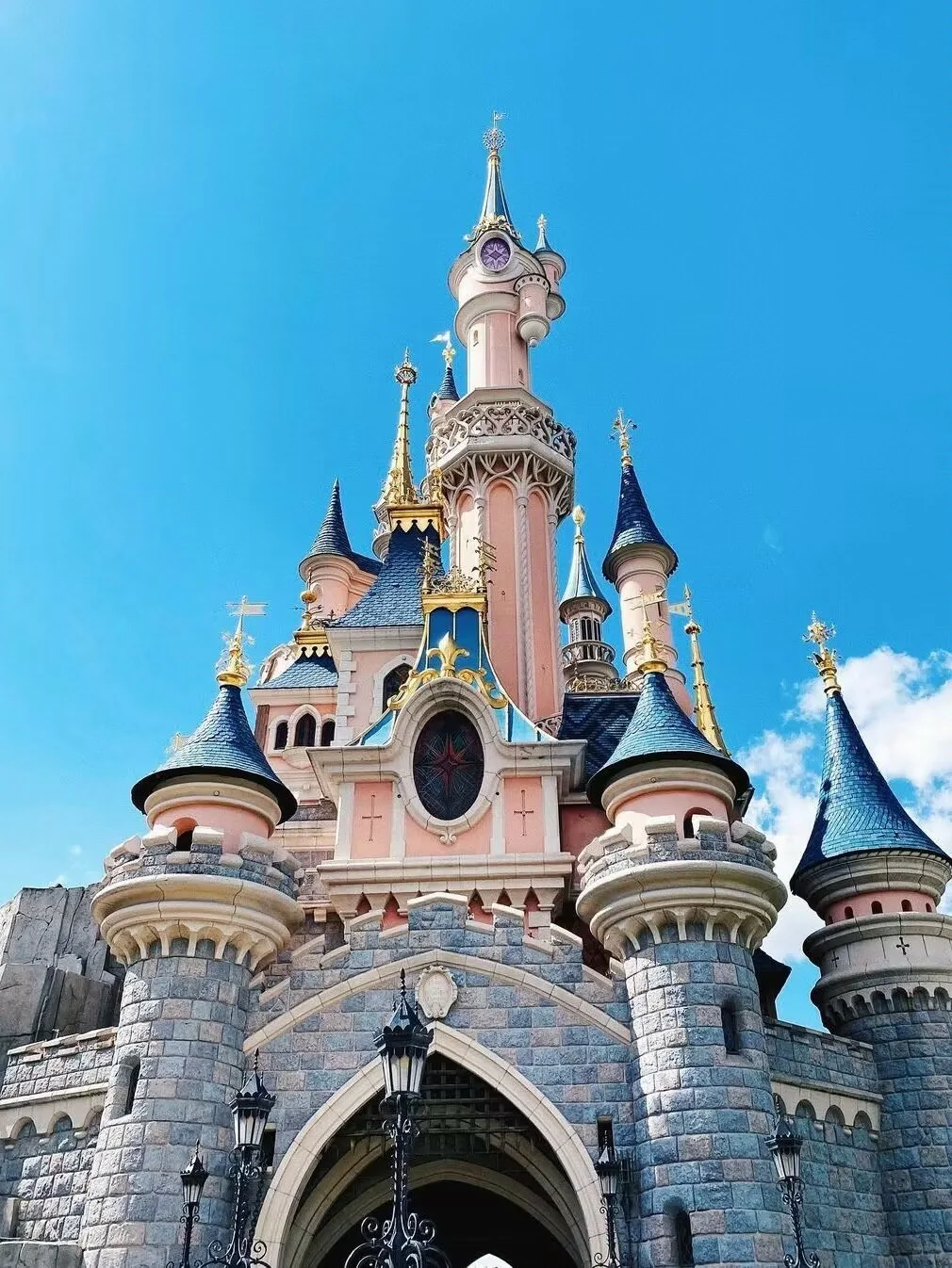 California Disneyland Guide: One Day, Two Parks, Totally Exhausted 😭