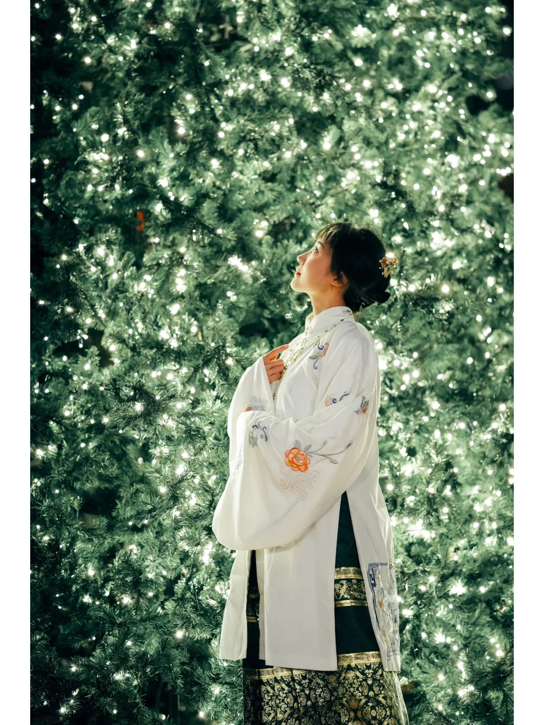 North Carolina Photo Spots 📸 | Raleigh's Most Instagram-Worthy Giant Dreamy Christmas Tree