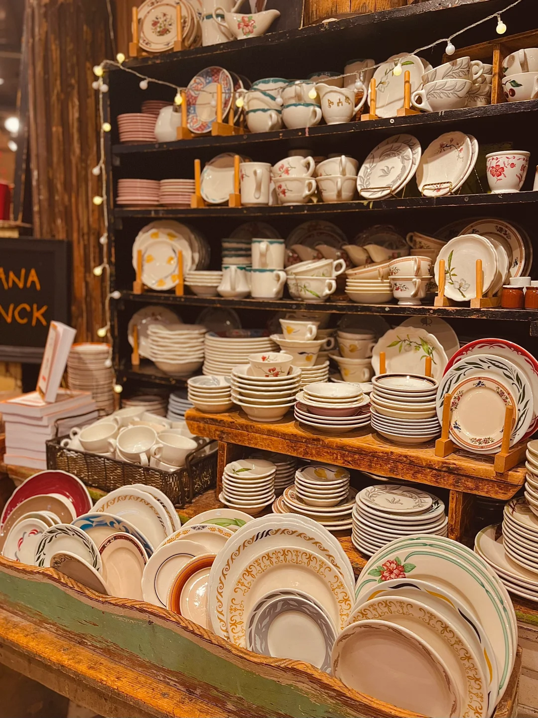 New York | The Joy of Shopping for Cups and Plates