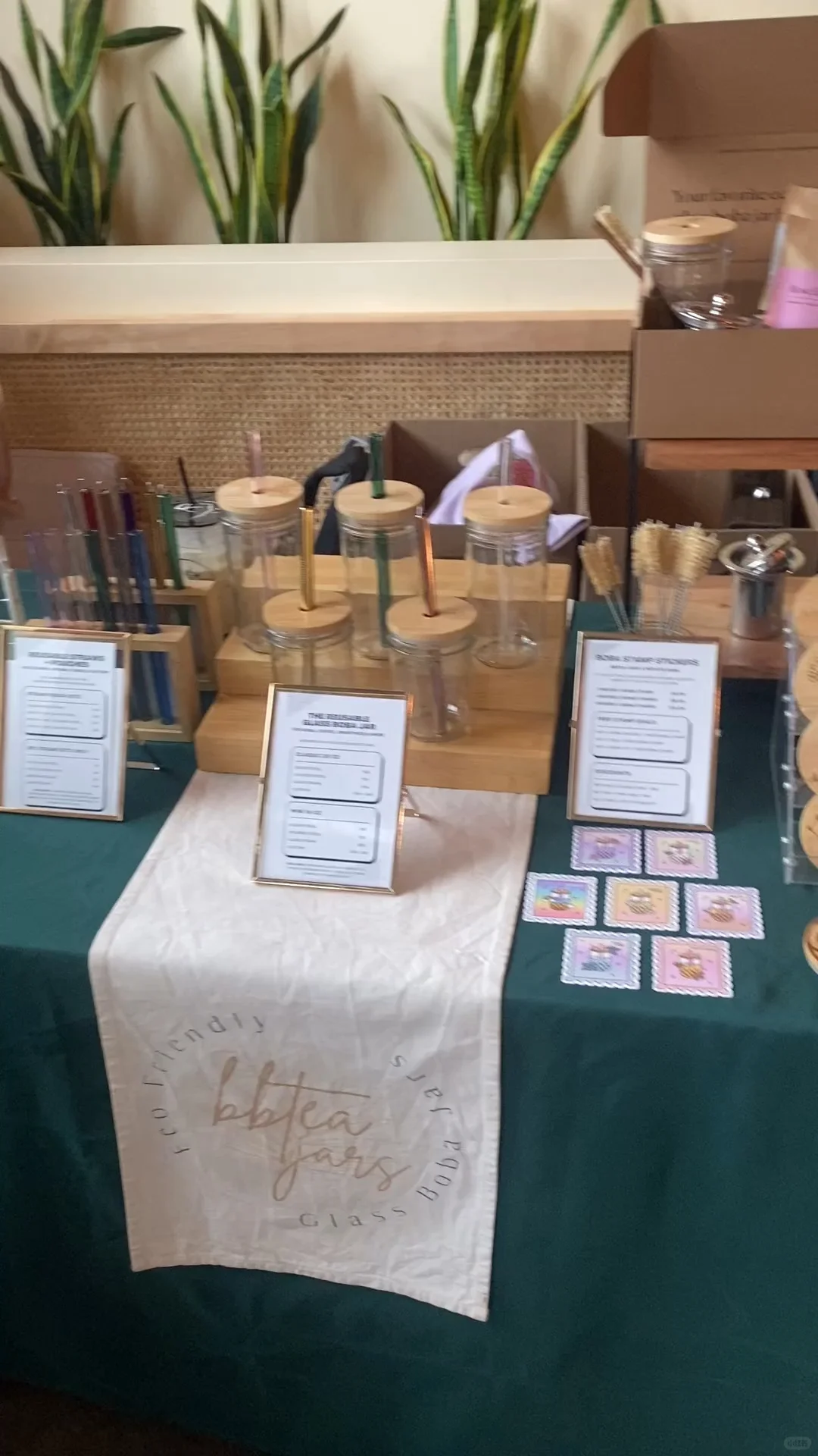 Auntea Ha Bubble Tea Shop in Portland Sets Up a Dessert Stall