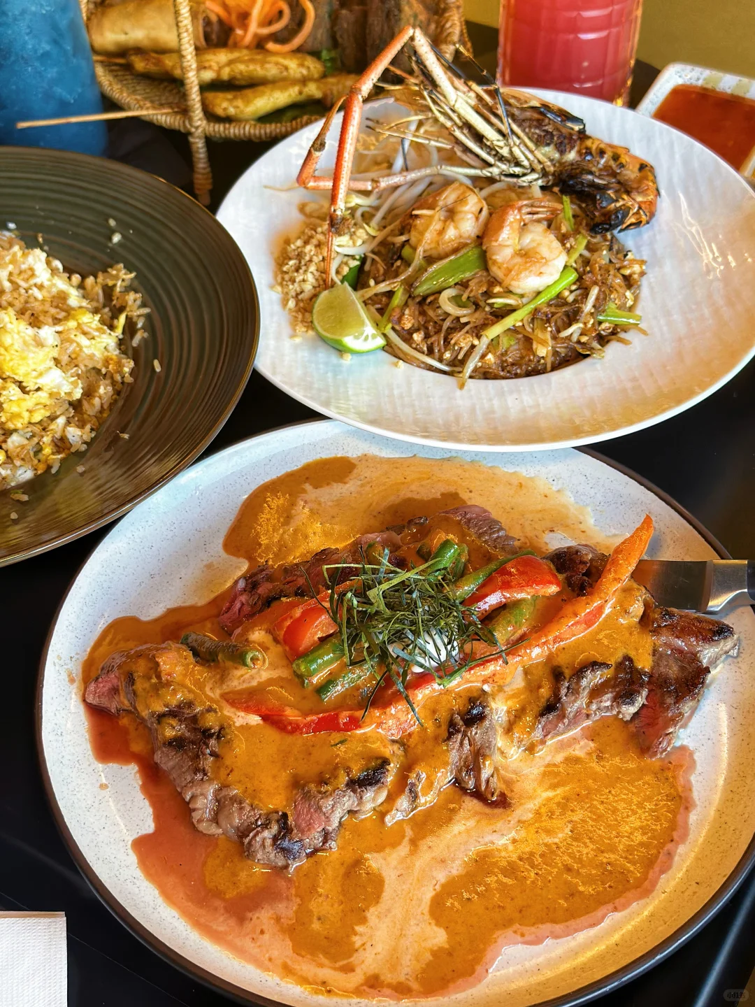 Whoa, Pad Thai with jumbo shrimp for just $17 in NYC?! You better dig in! 🍤🔥