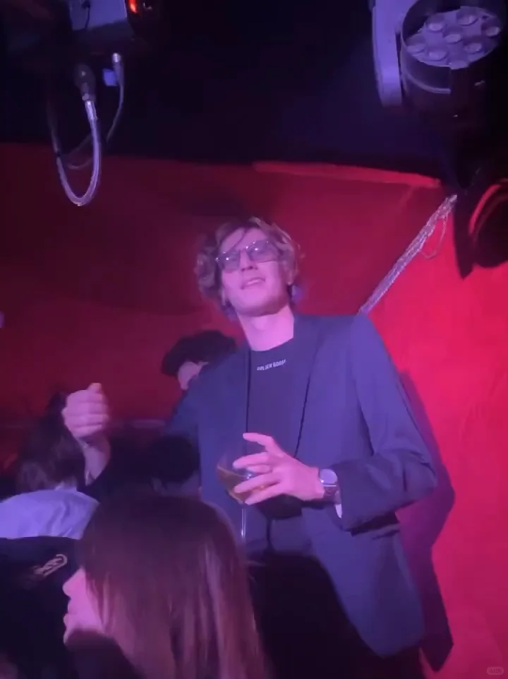 Glitz and Glam in the City of Lights | Paris's Premier Nightclub Raspoutine