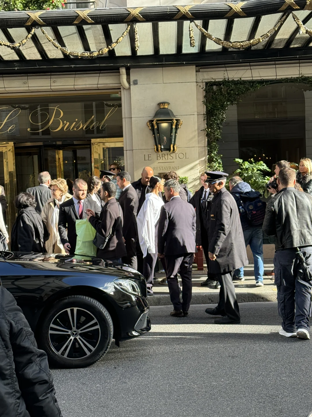 Paris Fashion Week X The Perfect Spot for Celeb-Watching and Coffee Sipping