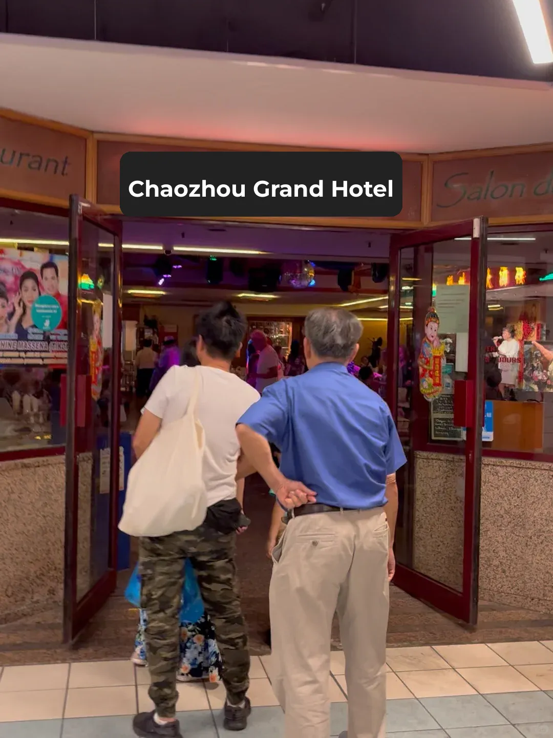 A Glimpse into the Evening Life of Paris's Elders: A Night of Dance and Music 💃🎵