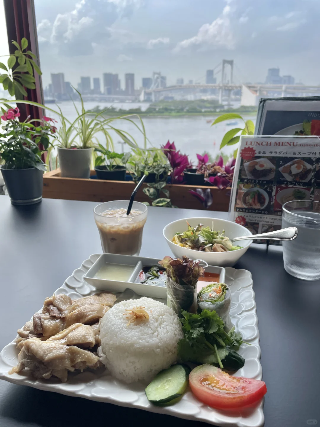A Stunning Budget Seaside Eatery in Tokyo 🥦🌊