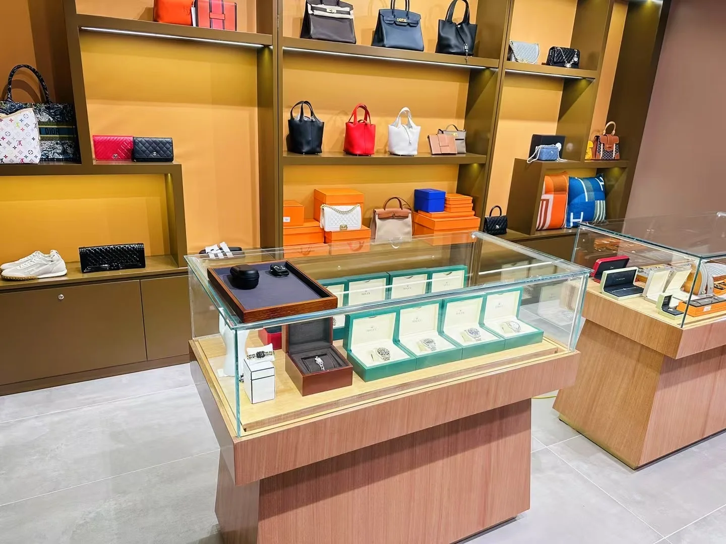 🇺🇸 St. Louis | Hidden Gem Luxury Boutique, Direct from North America ✈️