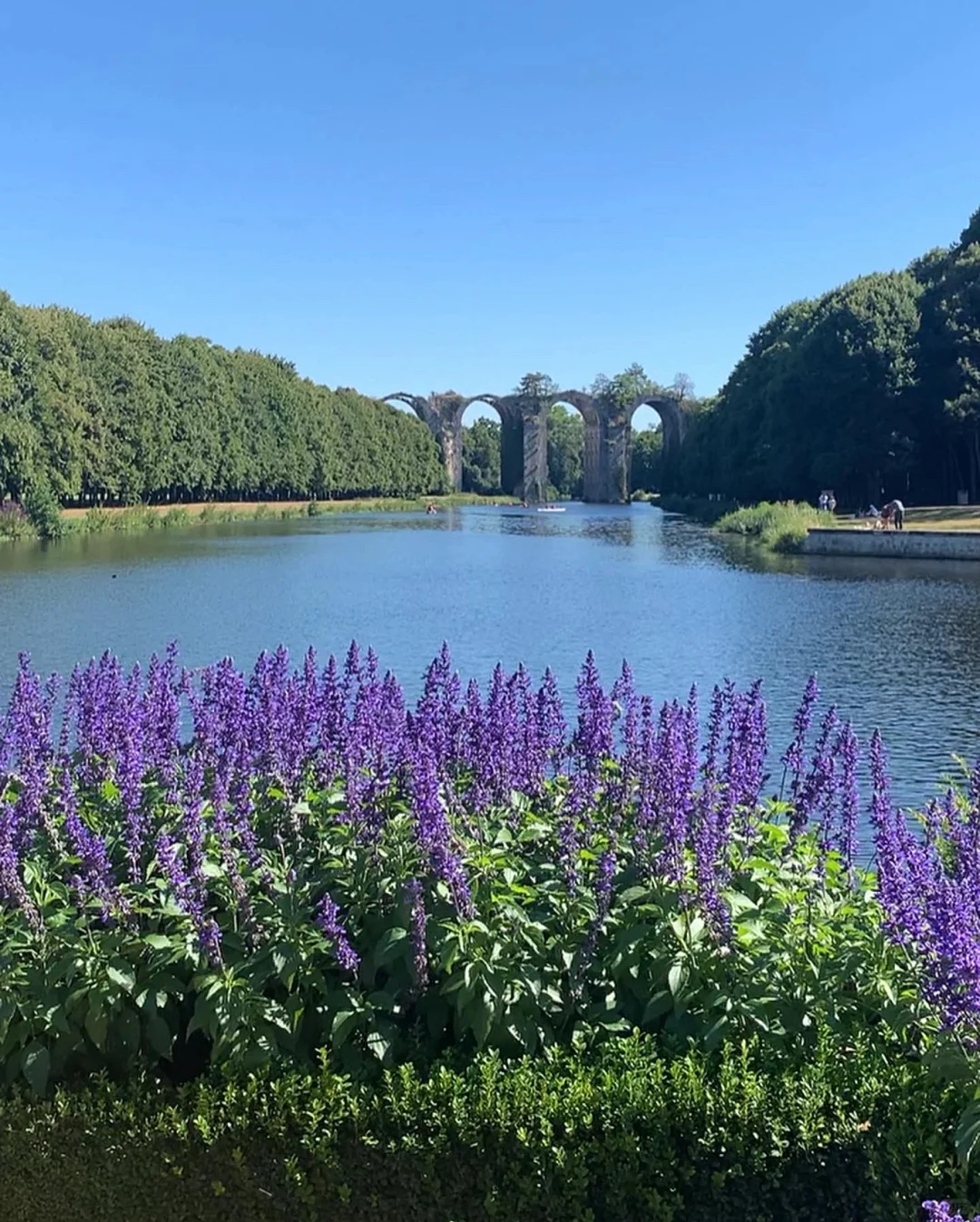 10 Top Paris Suburbs Hotspots on Little Red Book. Worth It or a Dud?