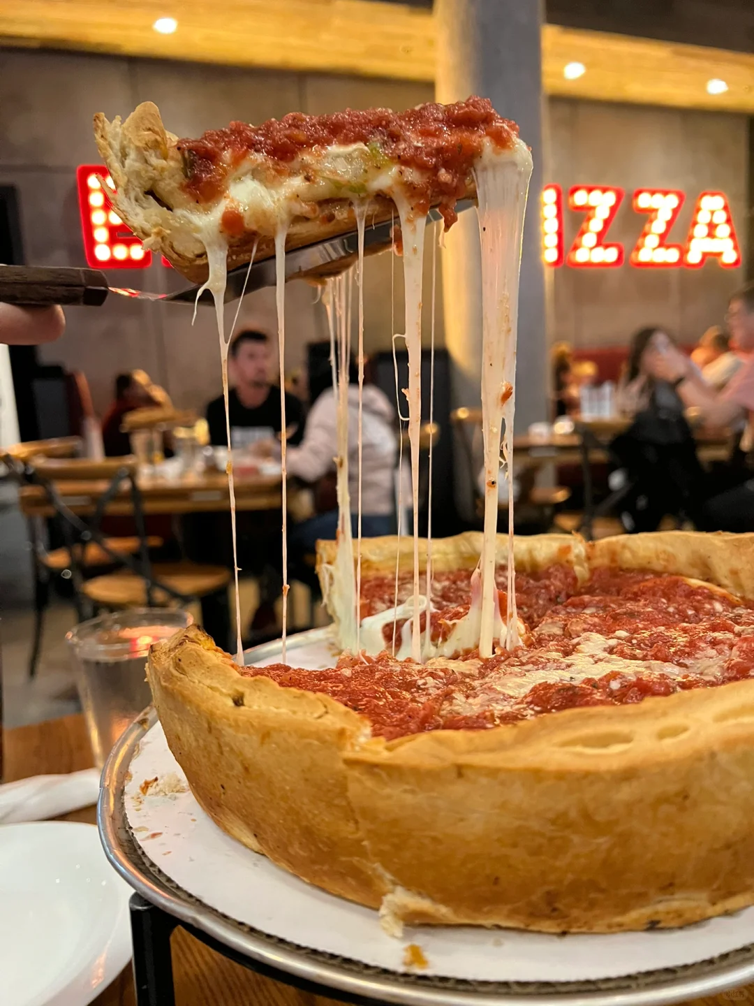 Chicago Deep-Dish Pizza Worth the Wait 🍕