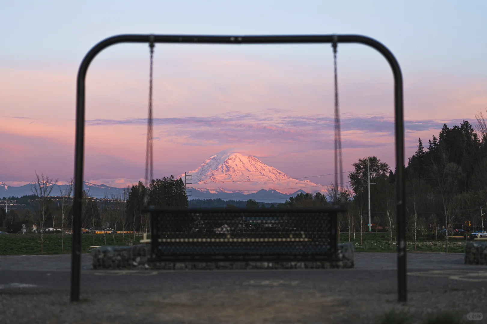 "Must-Visit Spot for Rainier Snowcap Photos in Seattle"