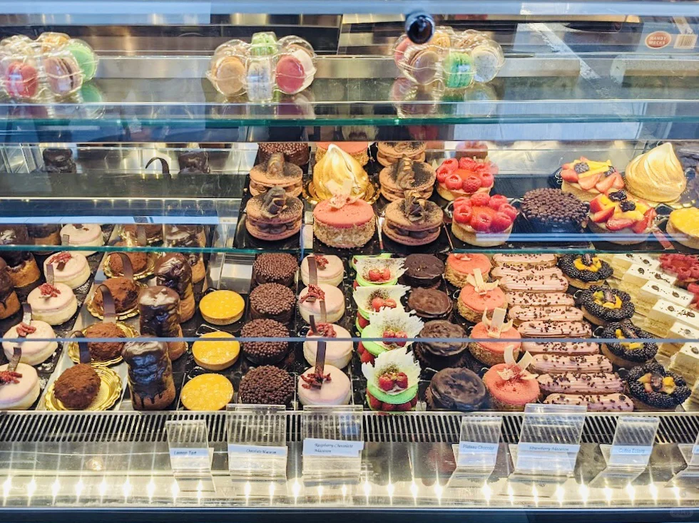 Exploring Greater Detroit’s Sweet Spots 🍰 Bakeries, Dessert Cafés & Bubble Tea Shops