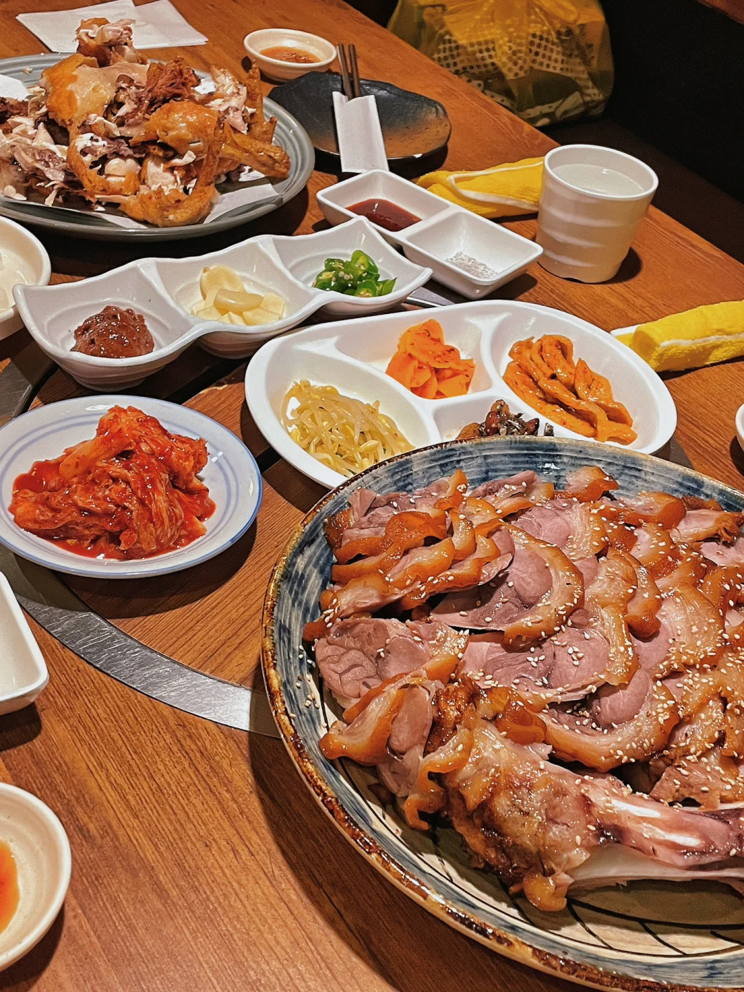 This Korean Pork Trotters and Fried Chicken at Nihonbashi is Absolutely Mouthwatering!! 🐷🍴