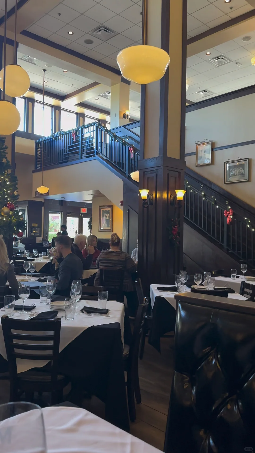 Maggiano’s Scottsdale Italian Restaurant: Dining with Ambiance