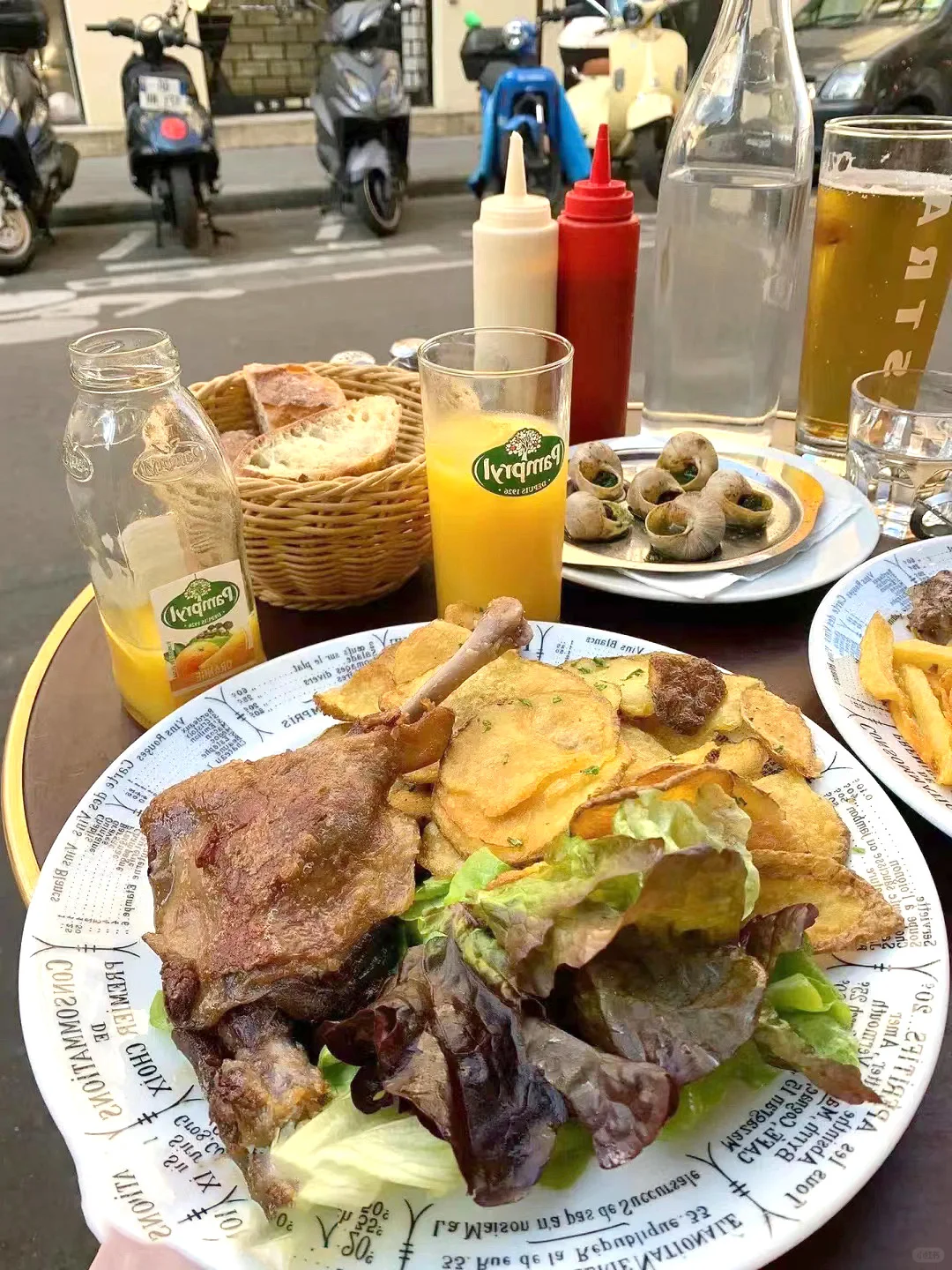Who Said You Can't Get a Full Meal for 10+ Euros Near Galeries Lafayette in Paris?