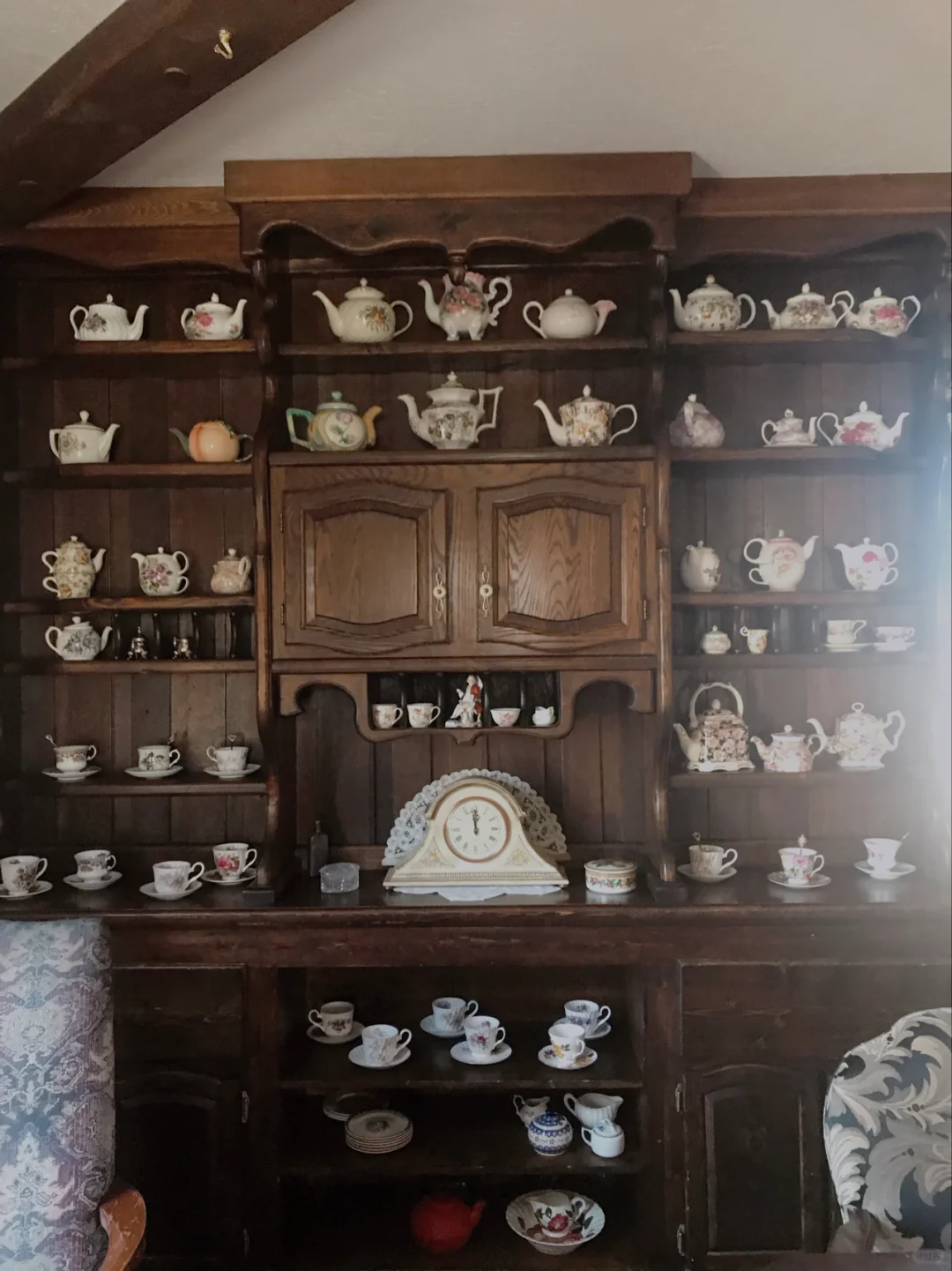 Breakfast in a Rustic American Cottage in a Colorado Town