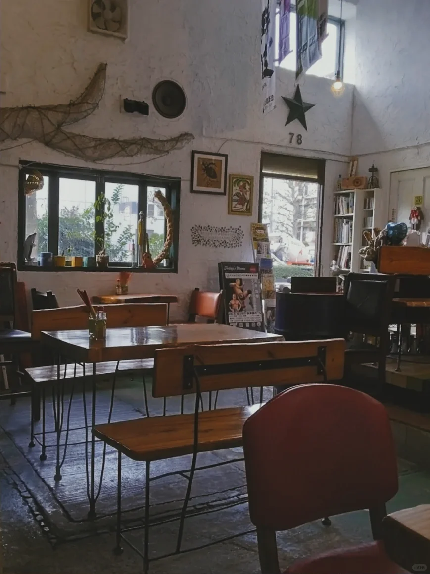 The Coffee Shops Tokyo Locals Go To ☕️ Are Anything But Fancy