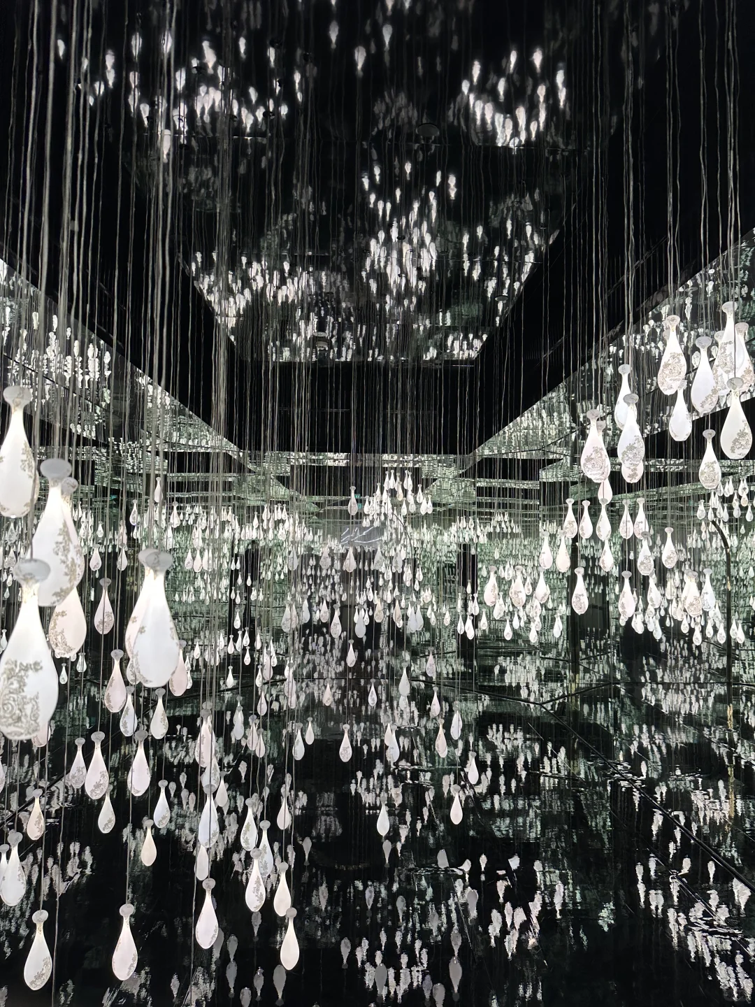 Dior Christmas Event in Roppongi, Tokyo 💛 A Glittering Extravaganza