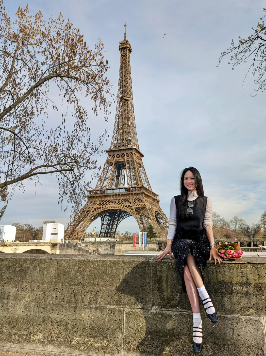 Check Out Who Still Can't Take a Pic with the Eiffel Tower | Best Photo Spots Compilation