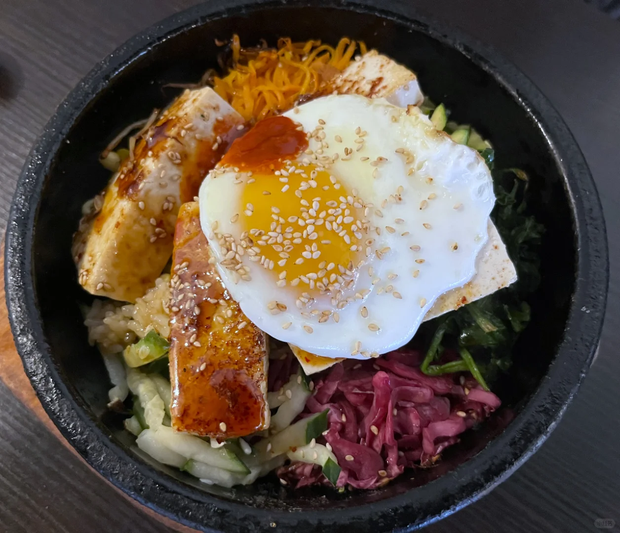 Many people say this restaurant's stone pot bibimbap is especially delicious.