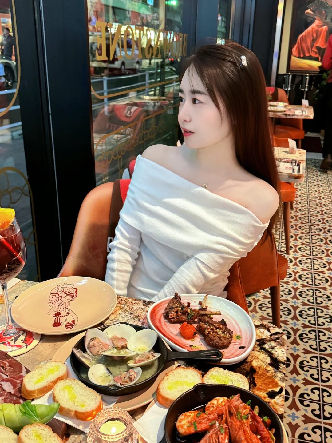 Don't wanna get hooked 😭 but my crush says this place is perfect for a date ‼