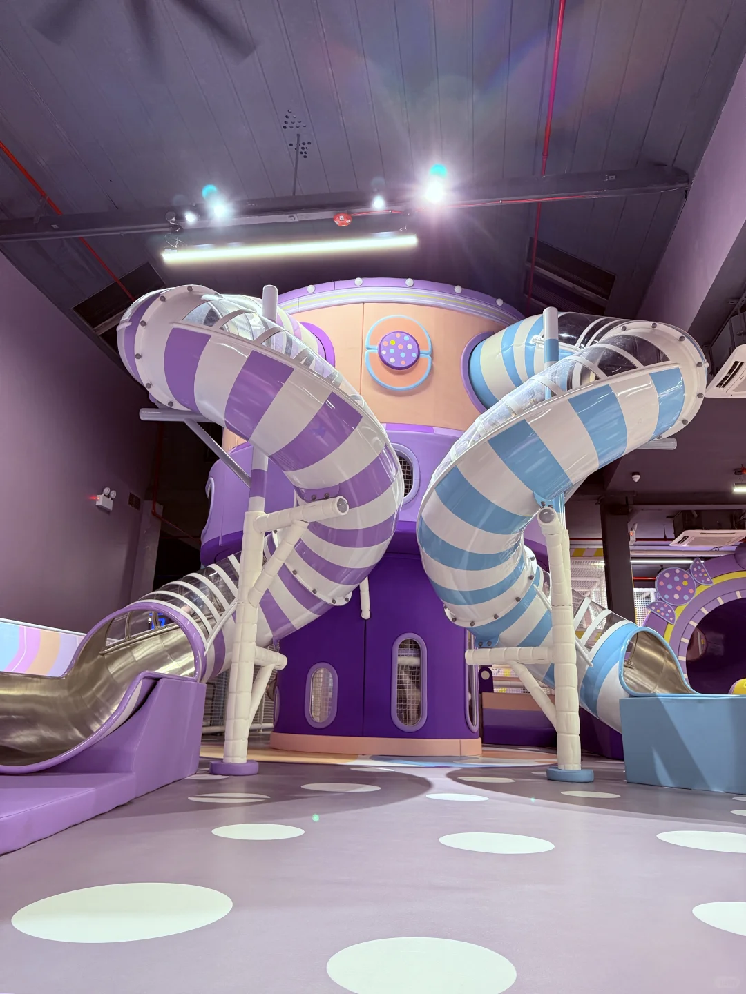 Royal Magic Castle – Flushing’s Massive Amusement Park 🏰