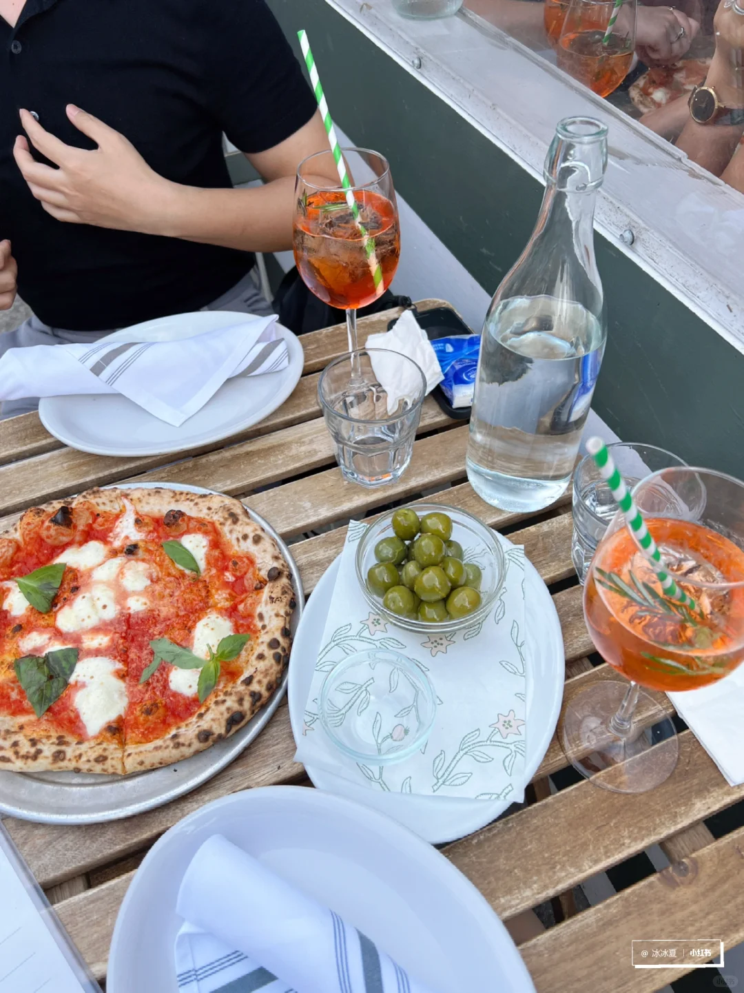 Top Happy Hour Spots in NYC This Summer: $10 Gets You Drinks & Pizza!