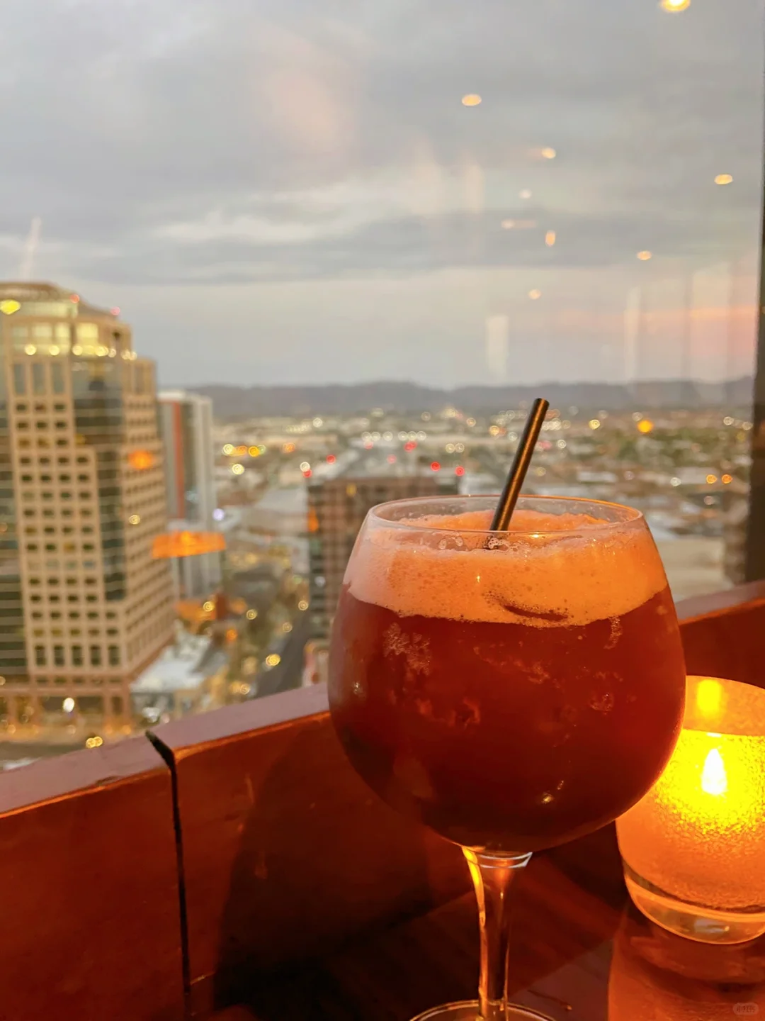 AZ Food Exploration｜Enjoying a 4.6⭐️ Night View from a High-Altitude Revolving Restaurant