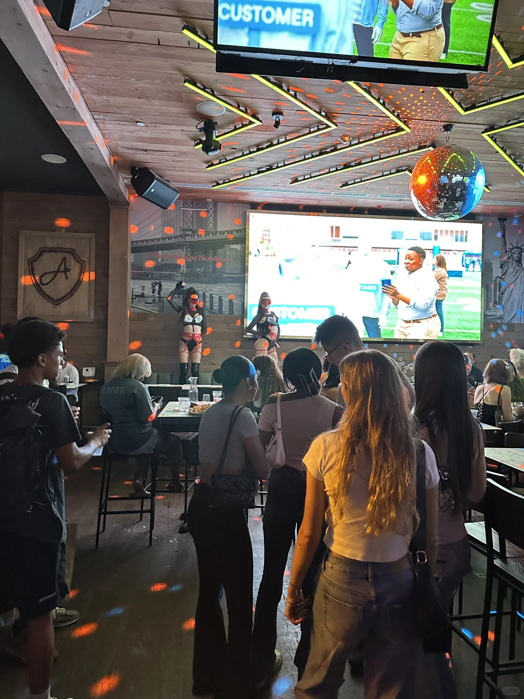 New York Dating Diary: My First Time at a Bar, But I Just Couldn’t Let Loose