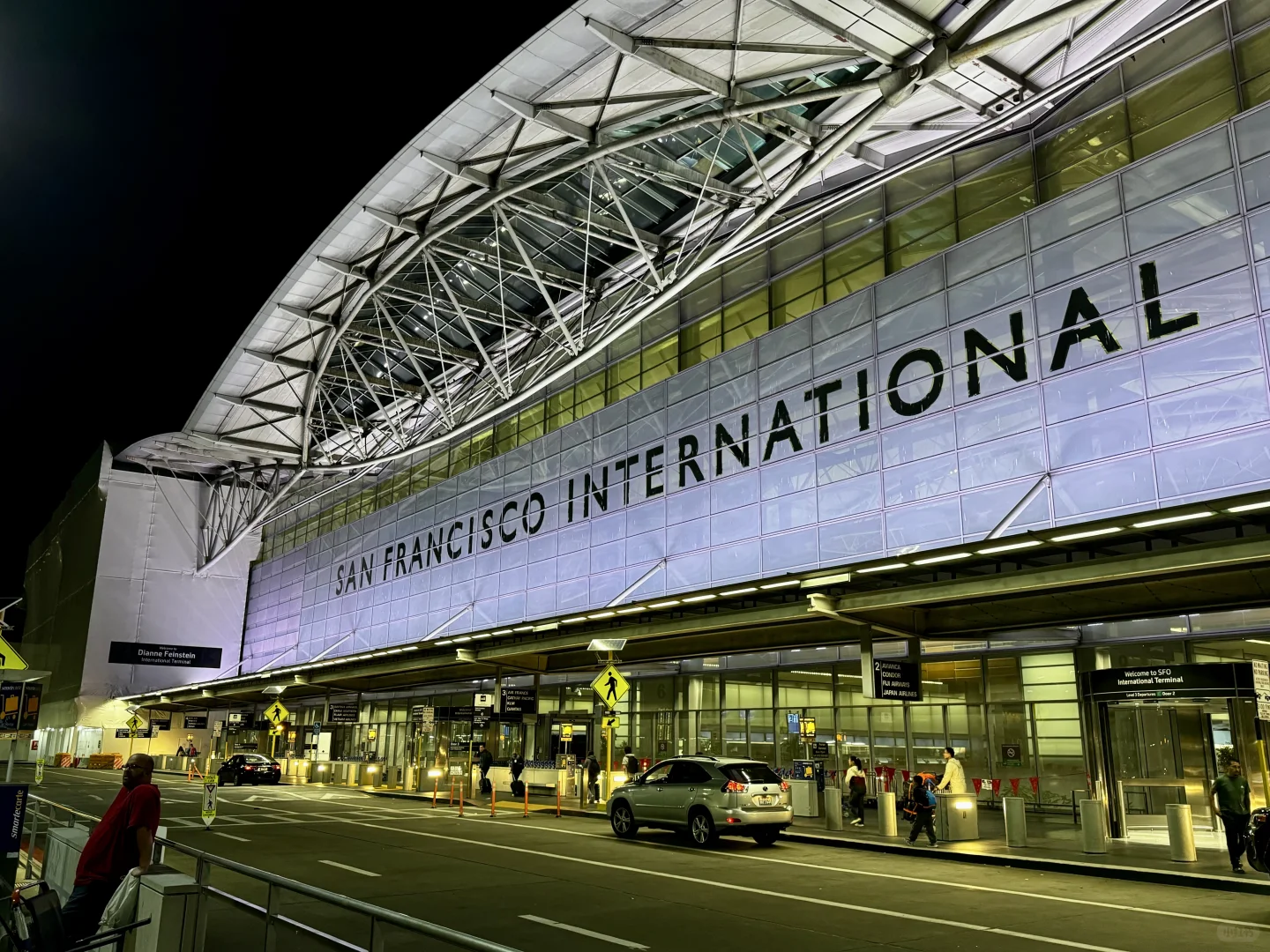 "Overnight Stay at San Francisco SFO Airport: Tips on Hotel Shuttles & Lounges"
