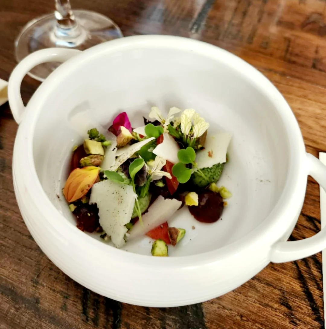 Pretty Meals + Freya Restaurant + Artistic Paintings