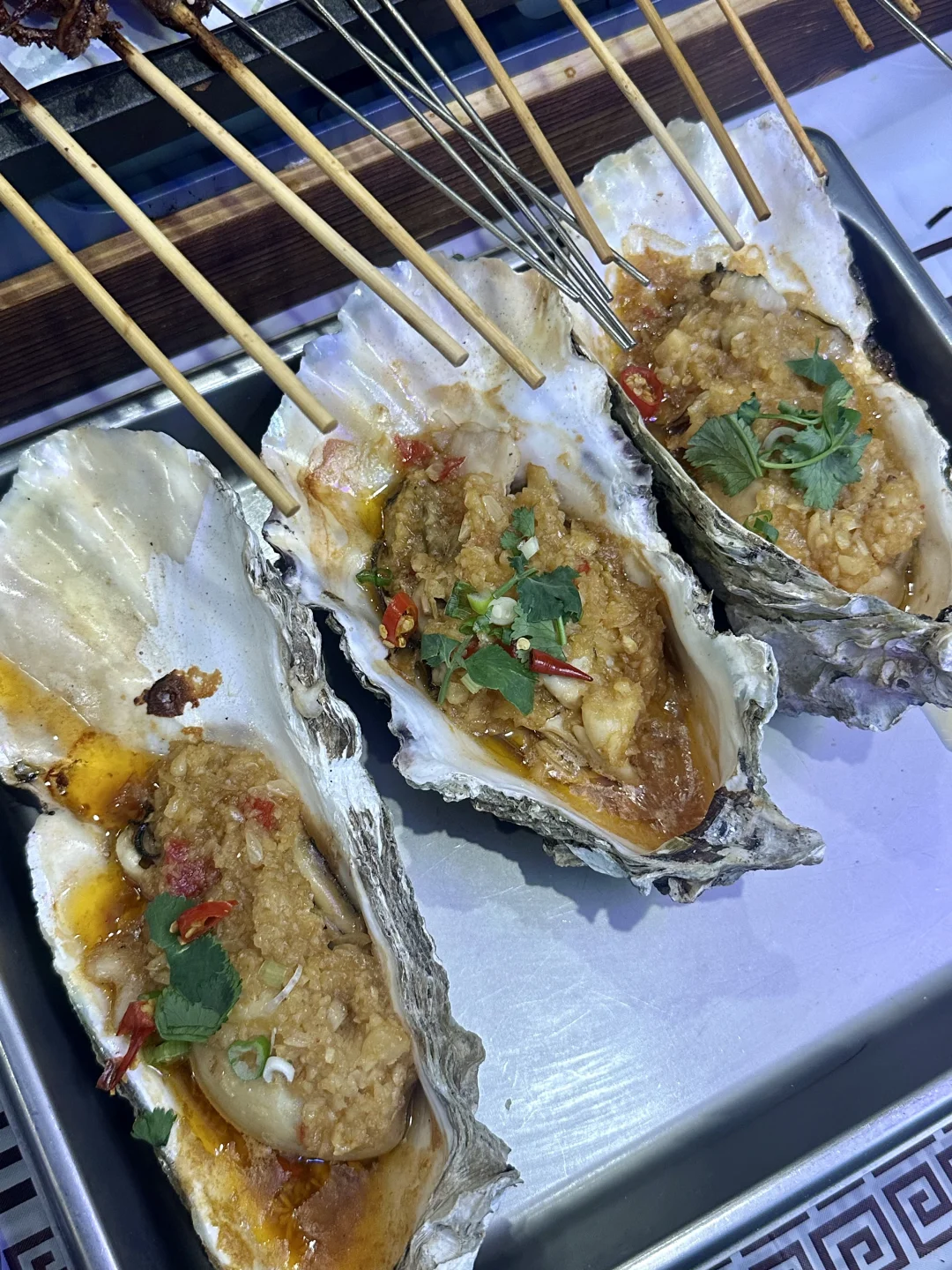 After the exams, treat yourself to a warm and comforting lamb spine hot pot.