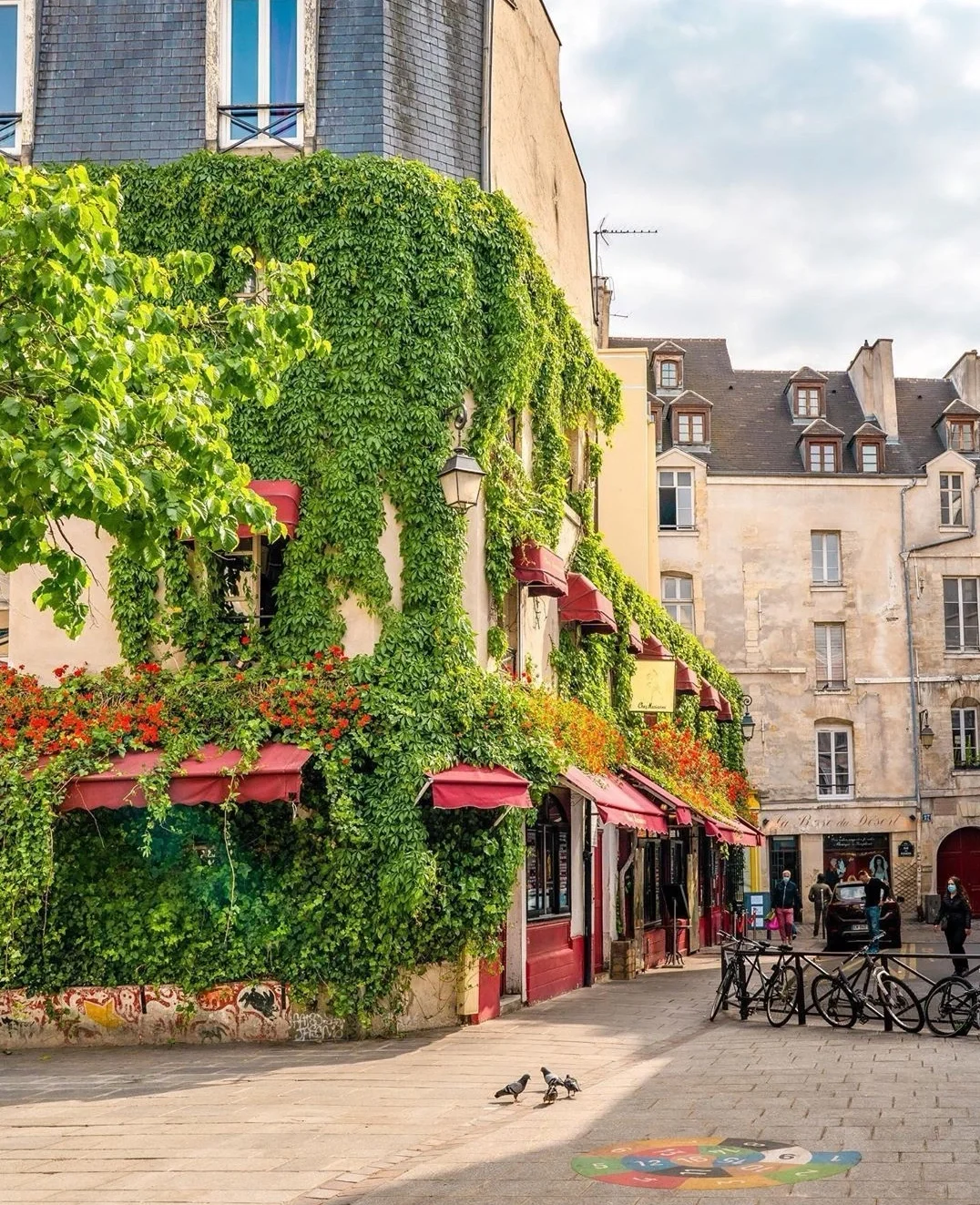 A Shopper's Guide to Paris' Le Marais District