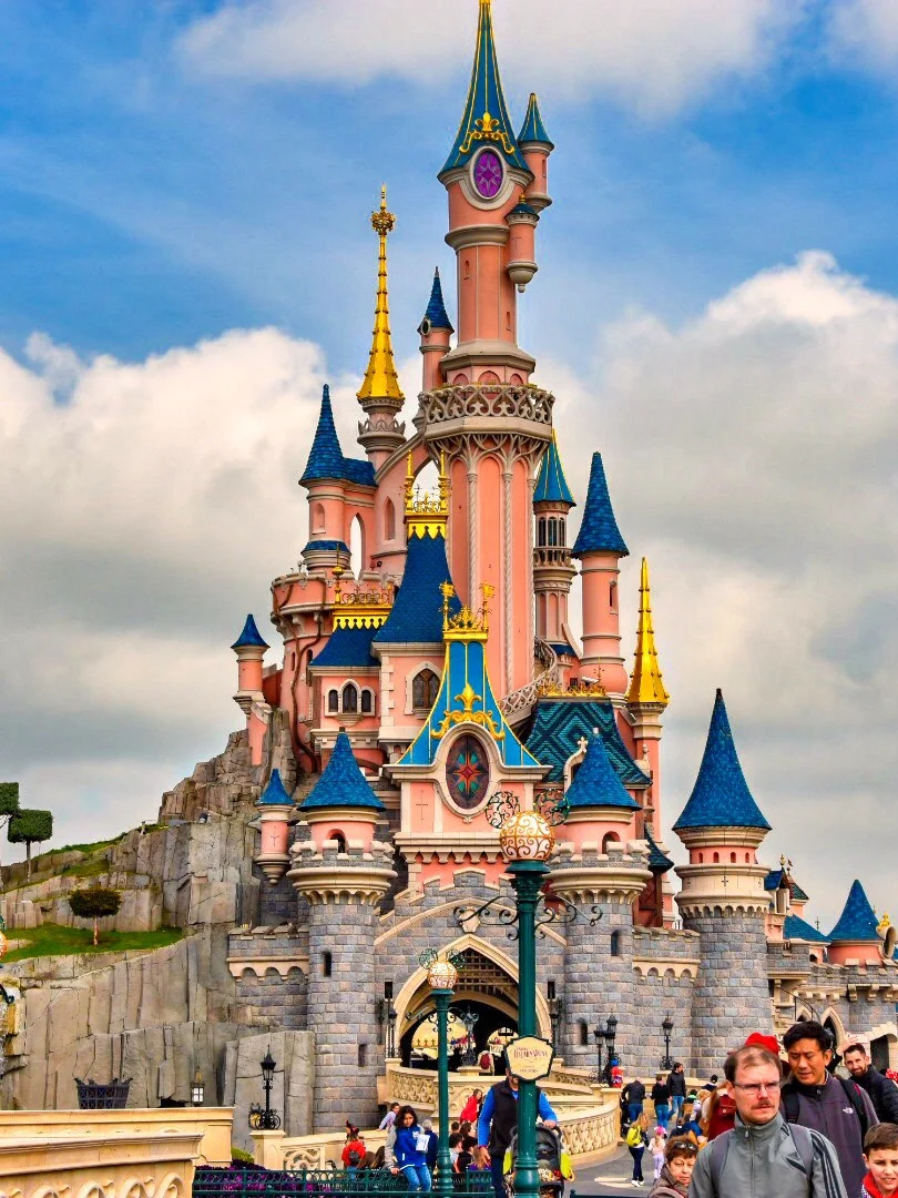 Top French Theme Parks 🐻 Perfect for Family Trips ‼️