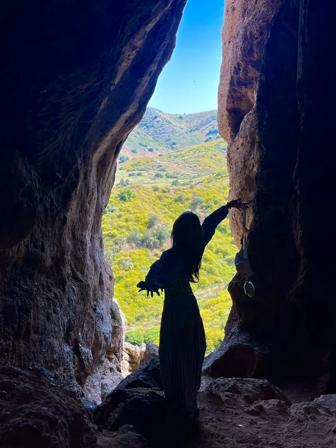 Stunning Cave Hike in Los Angeles ~ Complete Travel Guide ⛰️